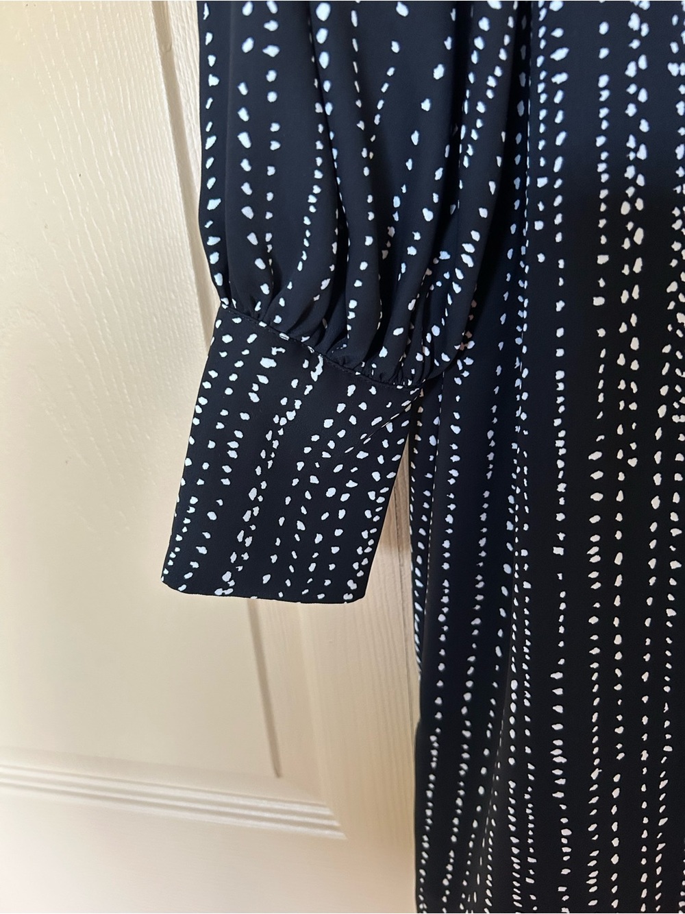 H&M Black Shift Dress with White Dotted Stripes - Picture 5 of 5